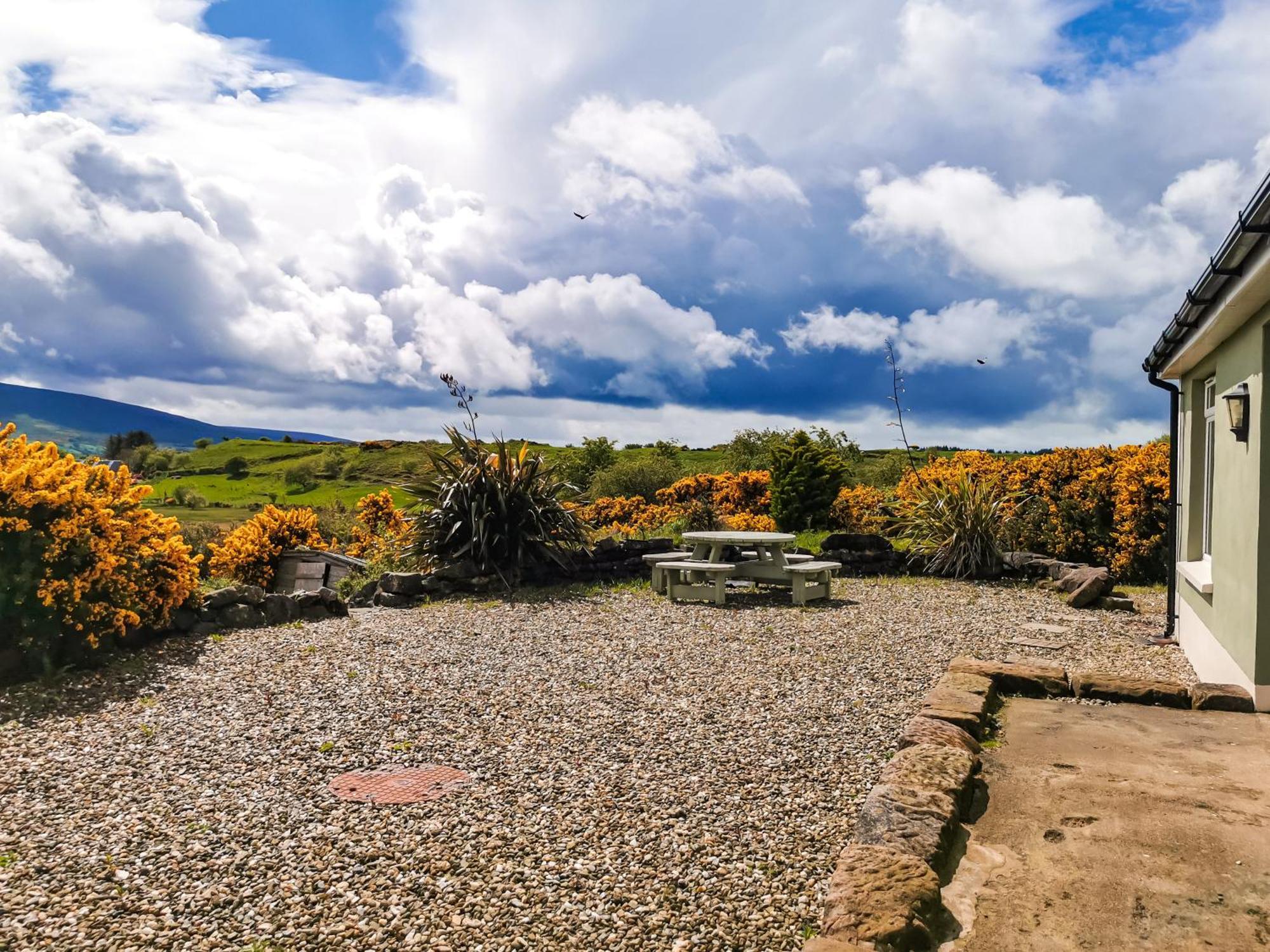 Causeway Coast Country Cottage, Pet-Friendly Ballycastle Exterior photo